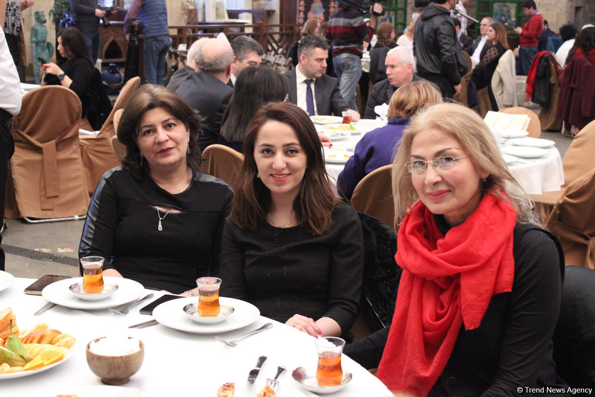 Азербайджанские женщины отмечают 8 марта (ФОТО)