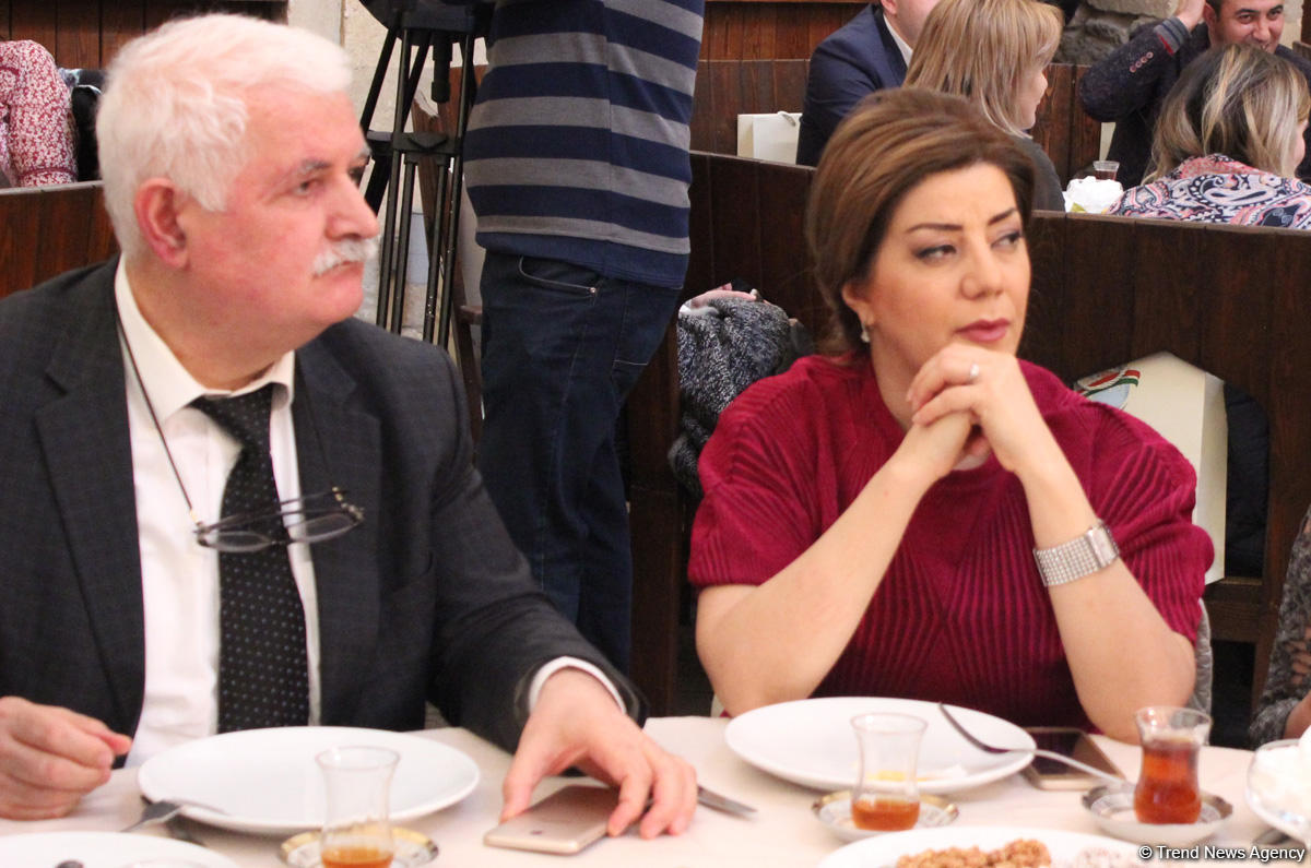 Азербайджанские женщины отмечают 8 марта (ФОТО)