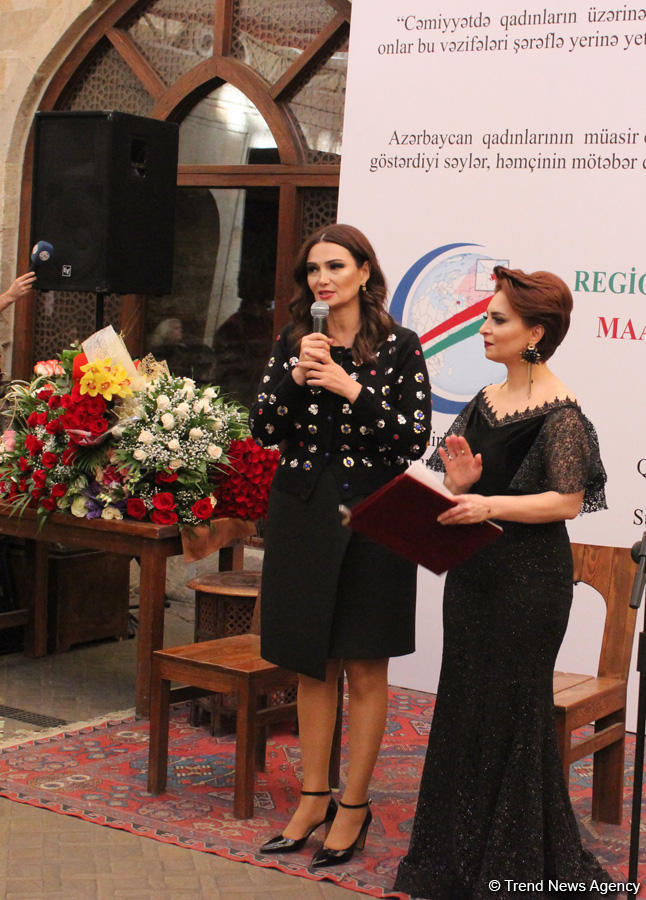 Азербайджанские женщины отмечают 8 марта (ФОТО)