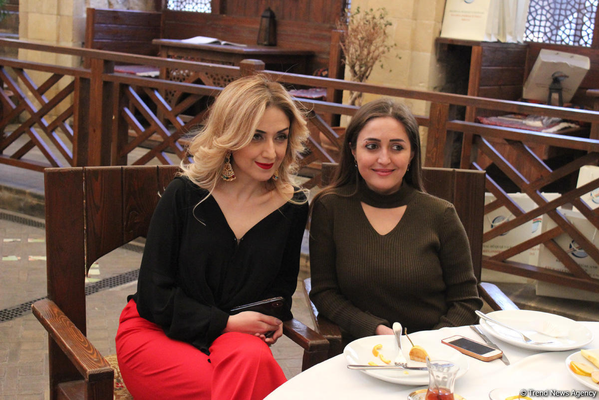 Азербайджанские женщины отмечают 8 марта (ФОТО)