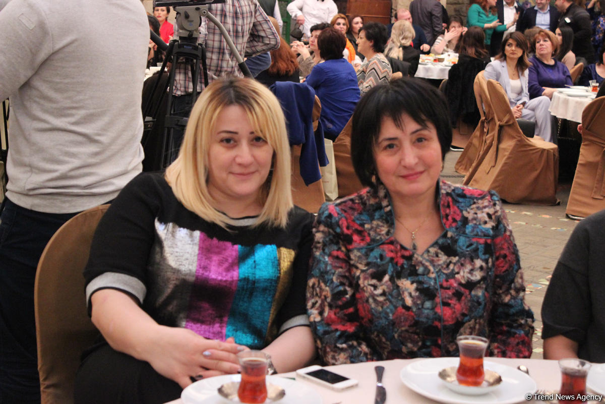 Азербайджанские женщины отмечают 8 марта (ФОТО)
