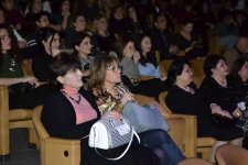 Мир любви: Азербайджанская молодежь поздравляет с 8 марта (ФОТО)