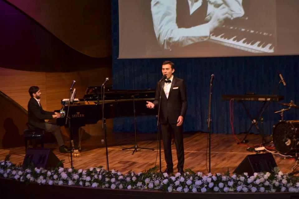 Мир любви: Азербайджанская молодежь поздравляет с 8 марта (ФОТО)