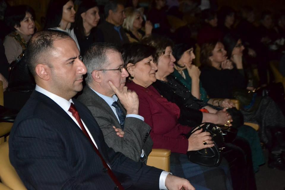 Мир любви: Азербайджанская молодежь поздравляет с 8 марта (ФОТО)