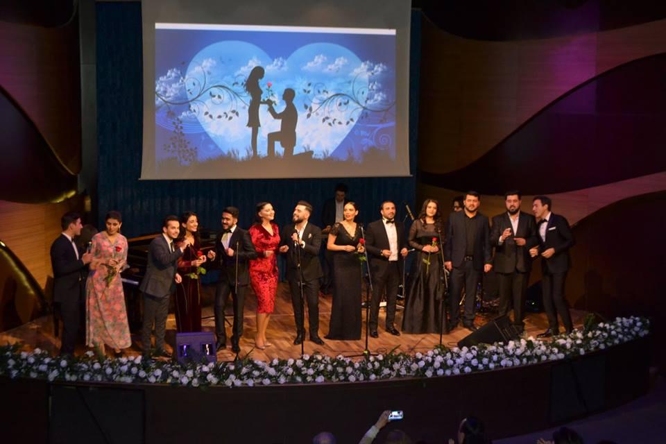 Мир любви: Азербайджанская молодежь поздравляет с 8 марта (ФОТО)