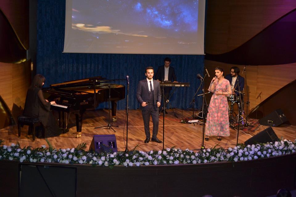 Мир любви: Азербайджанская молодежь поздравляет с 8 марта (ФОТО)