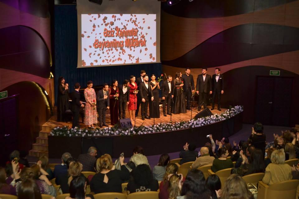 Мир любви: Азербайджанская молодежь поздравляет с 8 марта (ФОТО)