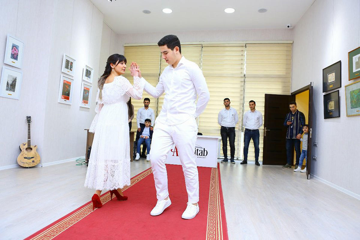 Победитель "Евровидения" поддержал проект по аутизму в Баку (ФОТО)