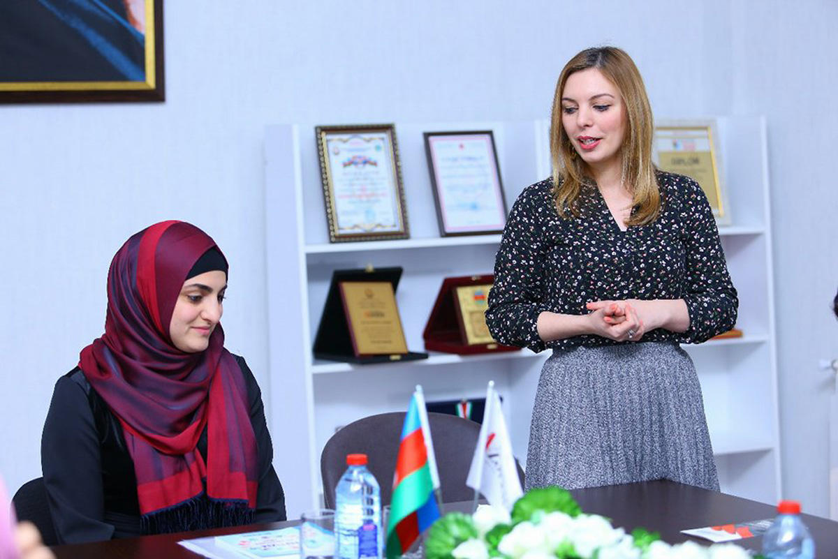 Победитель "Евровидения" поддержал проект по аутизму в Баку (ФОТО)