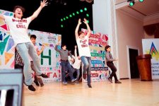 50 оттенков смеха бакинских юношей и девушек (ФОТО)