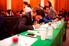 50 оттенков смеха бакинских юношей и девушек (ФОТО)