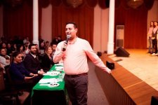 50 оттенков смеха бакинских юношей и девушек (ФОТО)