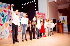 50 оттенков смеха бакинских юношей и девушек (ФОТО)