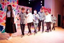 50 оттенков смеха бакинских юношей и девушек (ФОТО)