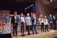 50 оттенков смеха бакинских юношей и девушек (ФОТО)