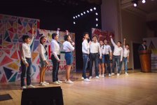 50 оттенков смеха бакинских юношей и девушек (ФОТО)