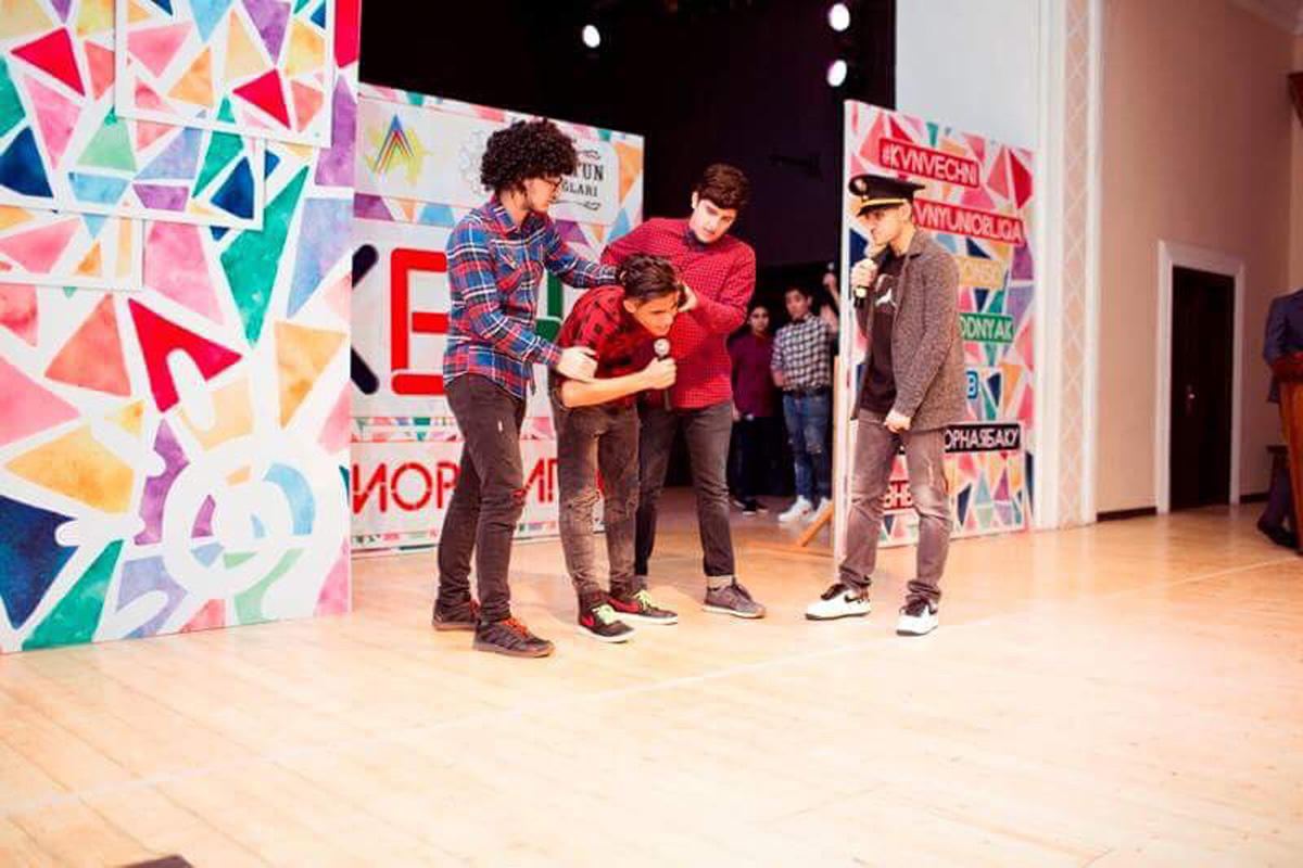 50 оттенков смеха бакинских юношей и девушек (ФОТО)