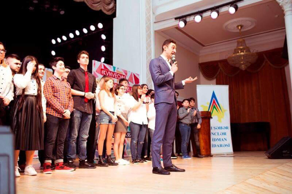 50 оттенков смеха бакинских юношей и девушек (ФОТО)