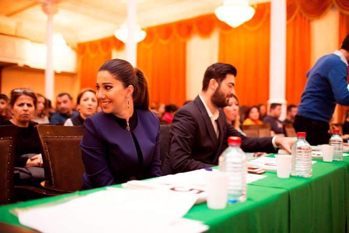 50 оттенков смеха бакинских юношей и девушек (ФОТО)