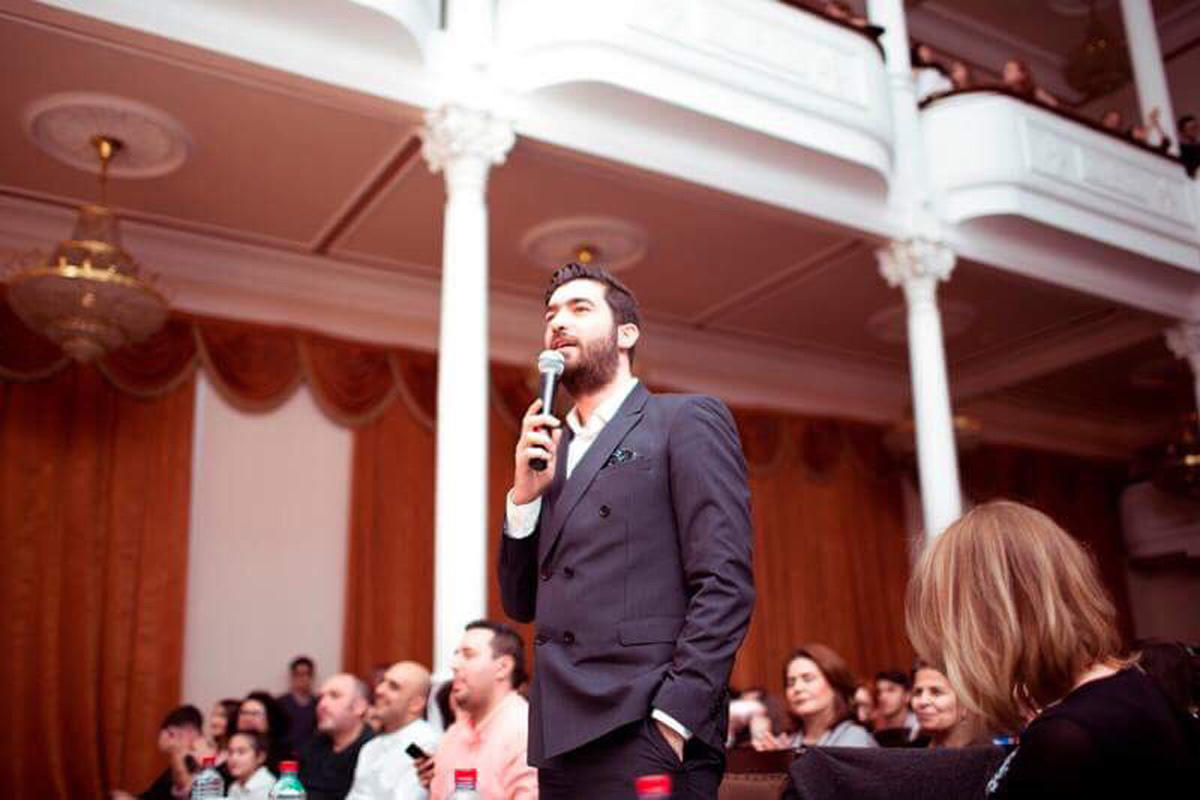 50 оттенков смеха бакинских юношей и девушек (ФОТО)