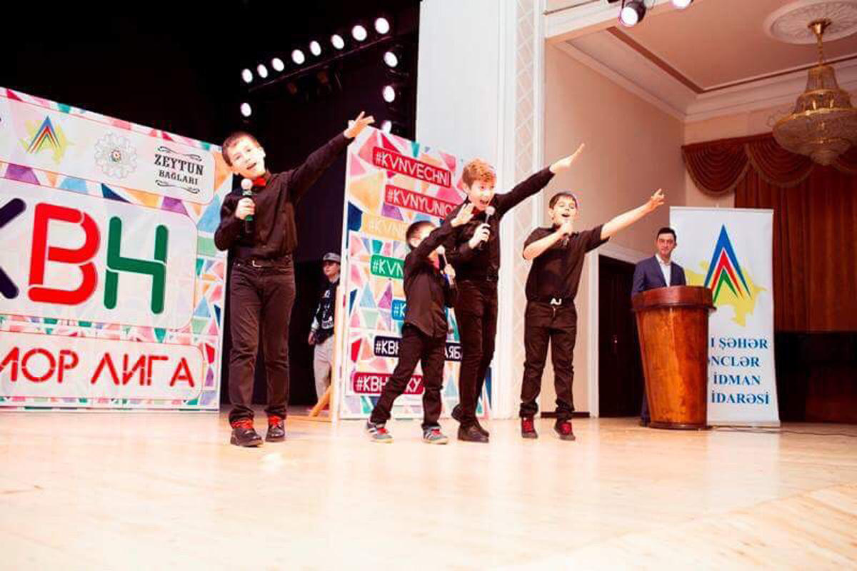 50 оттенков смеха бакинских юношей и девушек (ФОТО)