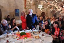 Праздник Новруз, юбилей и кялагаи: красочный вечер в Баку с участием знаменитостей (ФОТО)