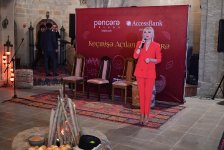 Праздник Новруз, юбилей и кялагаи: красочный вечер в Баку с участием знаменитостей (ФОТО)