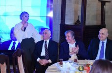 Праздник Новруз, юбилей и кялагаи: красочный вечер в Баку с участием знаменитостей (ФОТО)