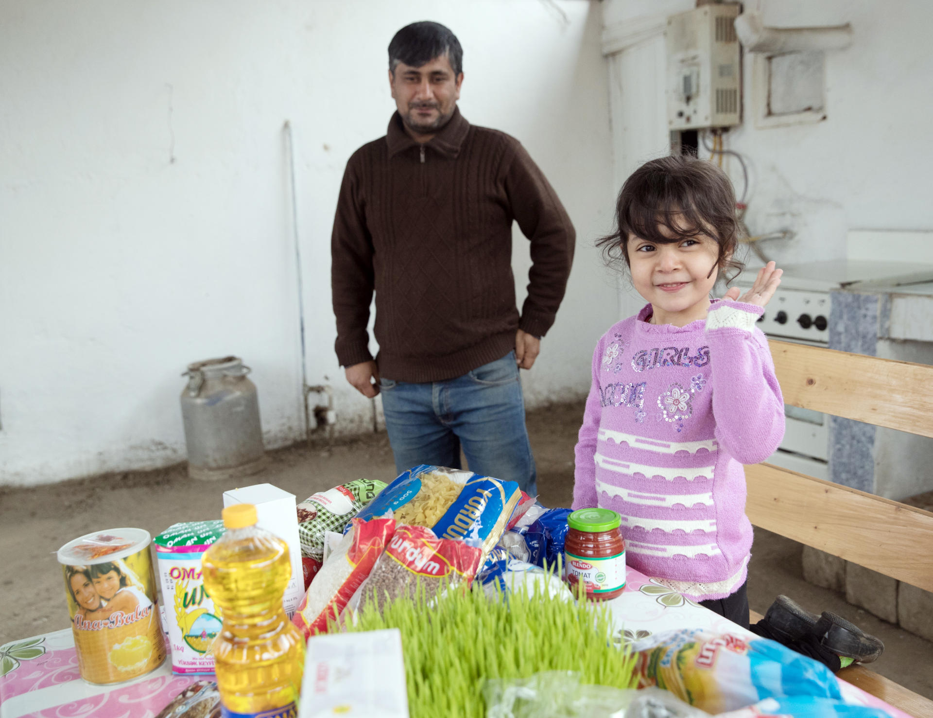 По инициативе Фонда Гейдара Алиева малообеспеченным семьям раздаются праздничные подарки (ФОТО)
