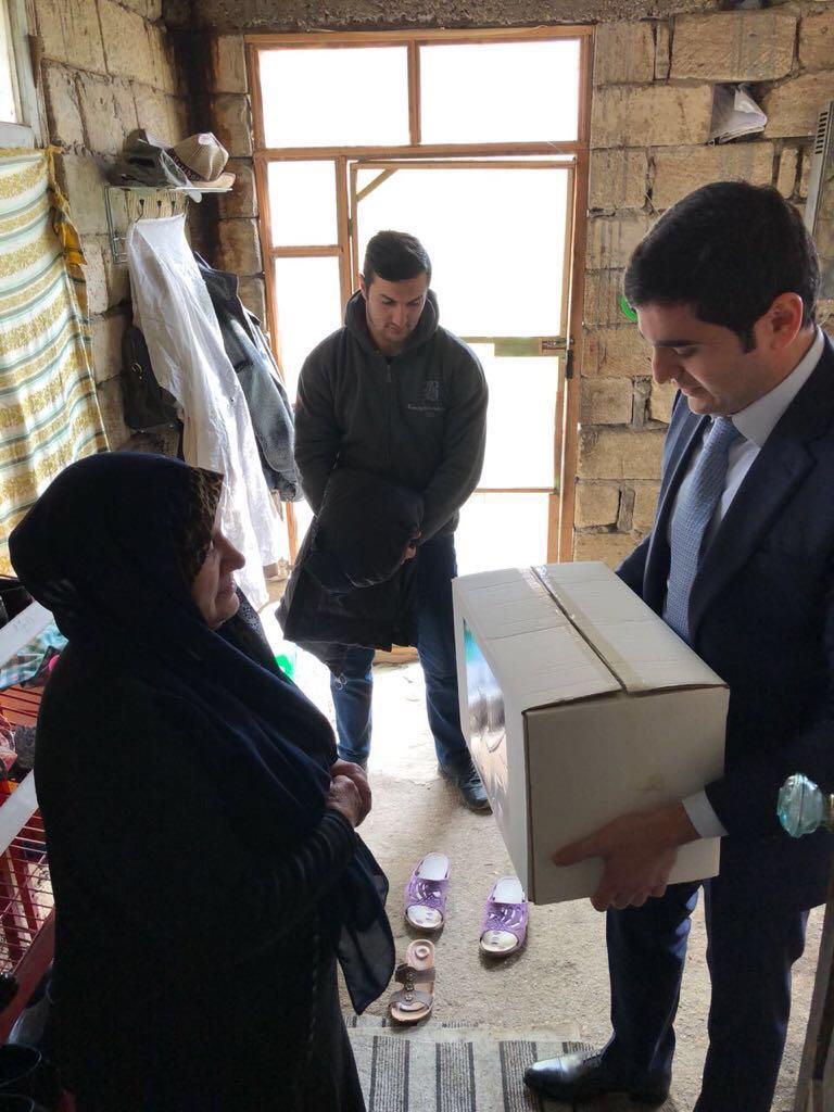 По инициативе Фонда Гейдара Алиева малообеспеченным семьям раздаются праздничные подарки (ФОТО)