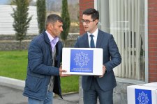 По инициативе Фонда Гейдара Алиева малообеспеченным семьям раздаются праздничные подарки (ФОТО)