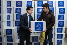 По инициативе Фонда Гейдара Алиева малообеспеченным семьям раздаются праздничные подарки (ФОТО)