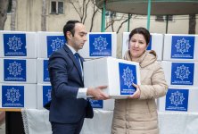 По инициативе Фонда Гейдара Алиева малообеспеченным семьям раздаются праздничные подарки (ФОТО)