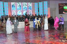 Звезды оперы и эстрады поздравили военнослужащих с праздником Новруз красочным спектаклем "Аршин мал алан" (ФОТО)
