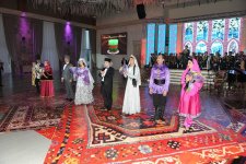 Звезды оперы и эстрады поздравили военнослужащих с праздником Новруз красочным спектаклем "Аршин мал алан" (ФОТО)