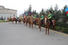 Звезды оперы и эстрады поздравили военнослужащих с праздником Новруз красочным спектаклем "Аршин мал алан" (ФОТО)