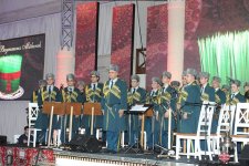 Звезды оперы и эстрады поздравили военнослужащих с праздником Новруз красочным спектаклем "Аршин мал алан" (ФОТО)