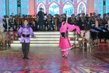 Звезды оперы и эстрады поздравили военнослужащих с праздником Новруз красочным спектаклем "Аршин мал алан" (ФОТО)