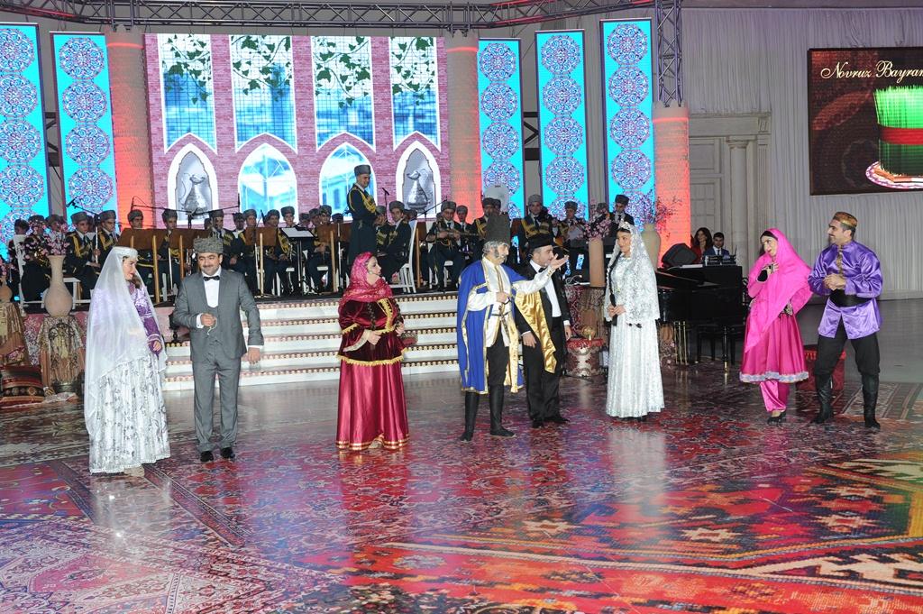 Звезды оперы и эстрады поздравили военнослужащих с праздником Новруз красочным спектаклем "Аршин мал алан" (ФОТО)