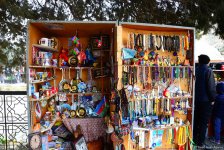 Туристы в Баку отмечают праздник Новруз (ФОТО)