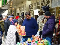 Туристы в Баку отмечают праздник Новруз (ФОТО)