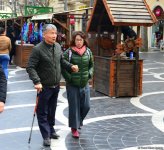Туристы в Баку отмечают праздник Новруз (ФОТО)