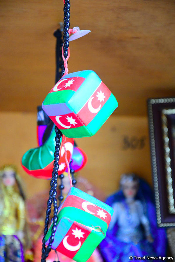 Туристы в Баку отмечают праздник Новруз (ФОТО)