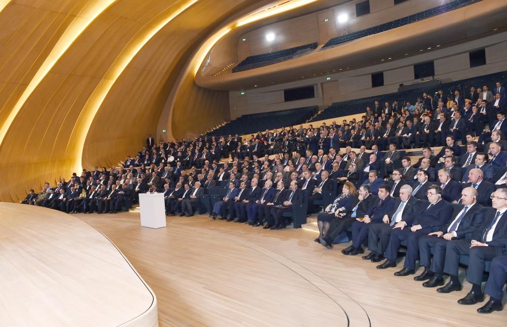 Президенты Азербайджана и Ирана приняли участие в бизнес-форуме в Баку (ФОТО)