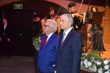 Никос Ксантулис поразил игрой на древней лире и исполнением "Сары гялин" (ФОТО)