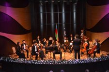 Никос Ксантулис поразил игрой на древней лире и исполнением "Сары гялин" (ФОТО)