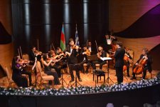 Никос Ксантулис поразил игрой на древней лире и исполнением "Сары гялин" (ФОТО)