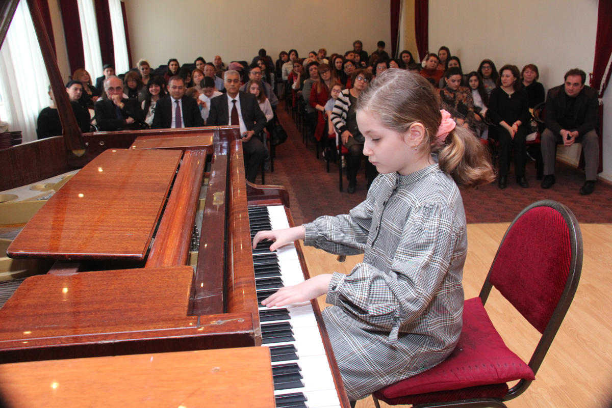 В Баку прошла церемония награждения юных музыкантов (ФОТО)
