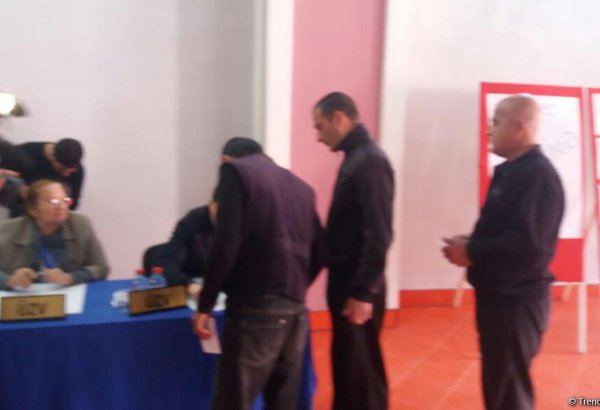 В ходе президентских выборов в Азербайджане продолжается голосование в исправительном учреждении №17 (ФОТО)