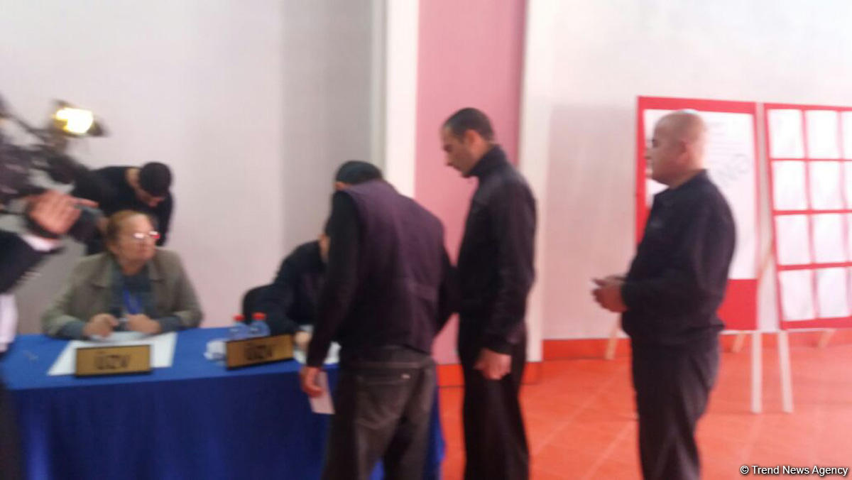 В ходе президентских выборов в Азербайджане продолжается голосование в исправительном учреждении №17 (ФОТО)